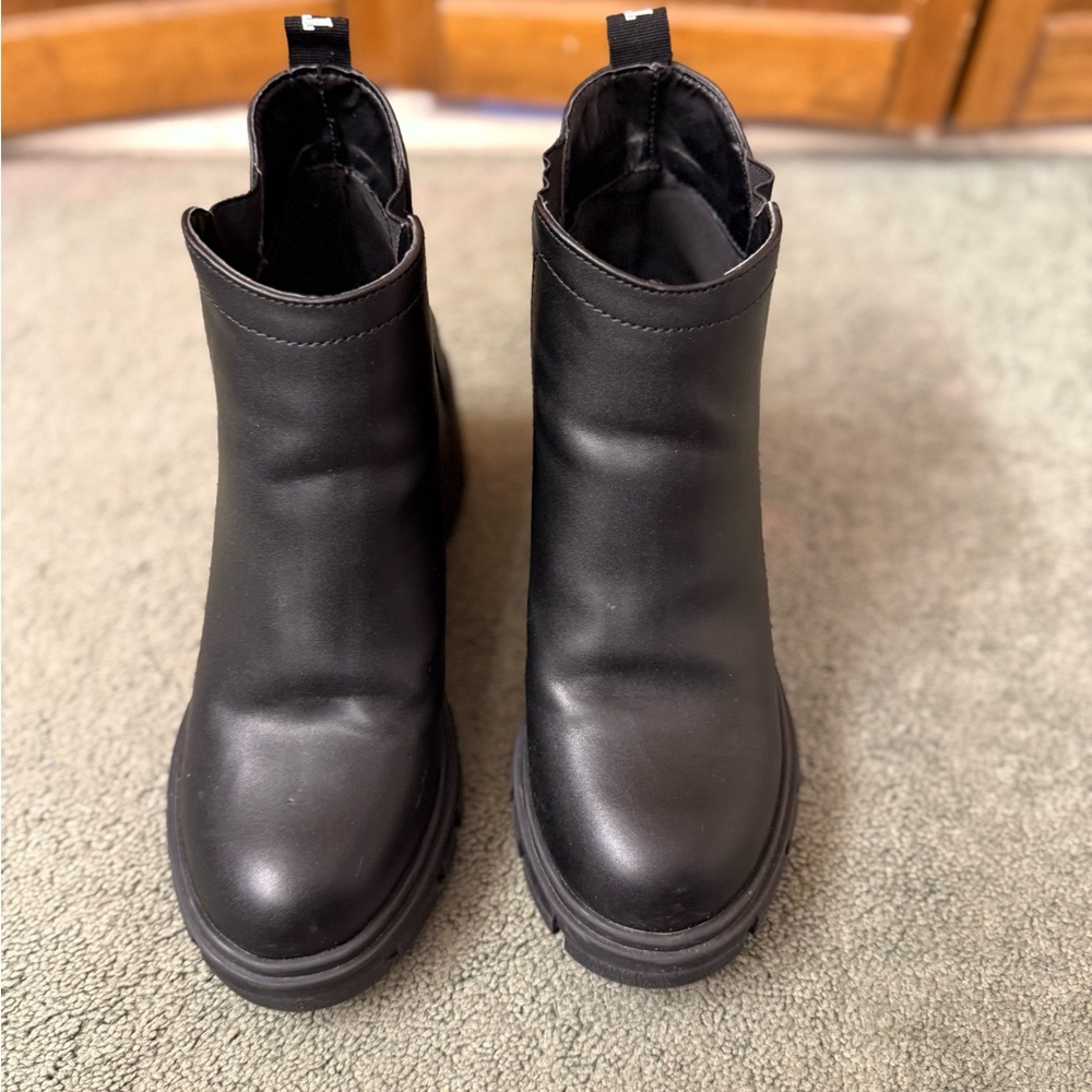 Black Women's True Religion Ankle Boots, EUC
